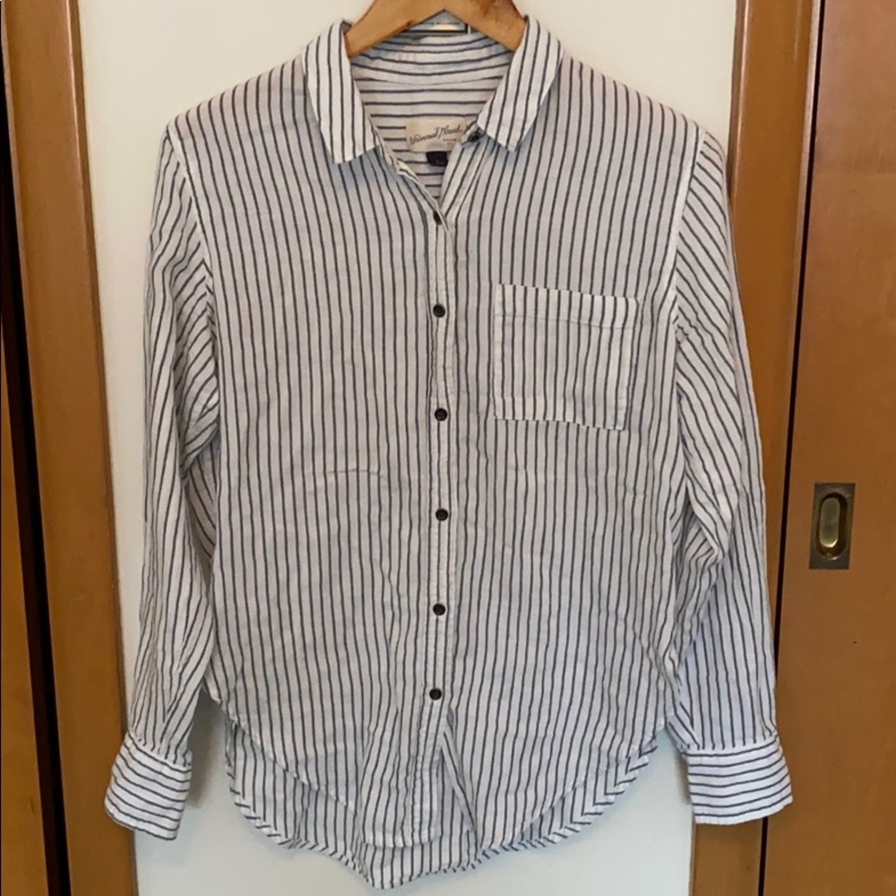 DONATING 10/4 - Universal thread striped button down top